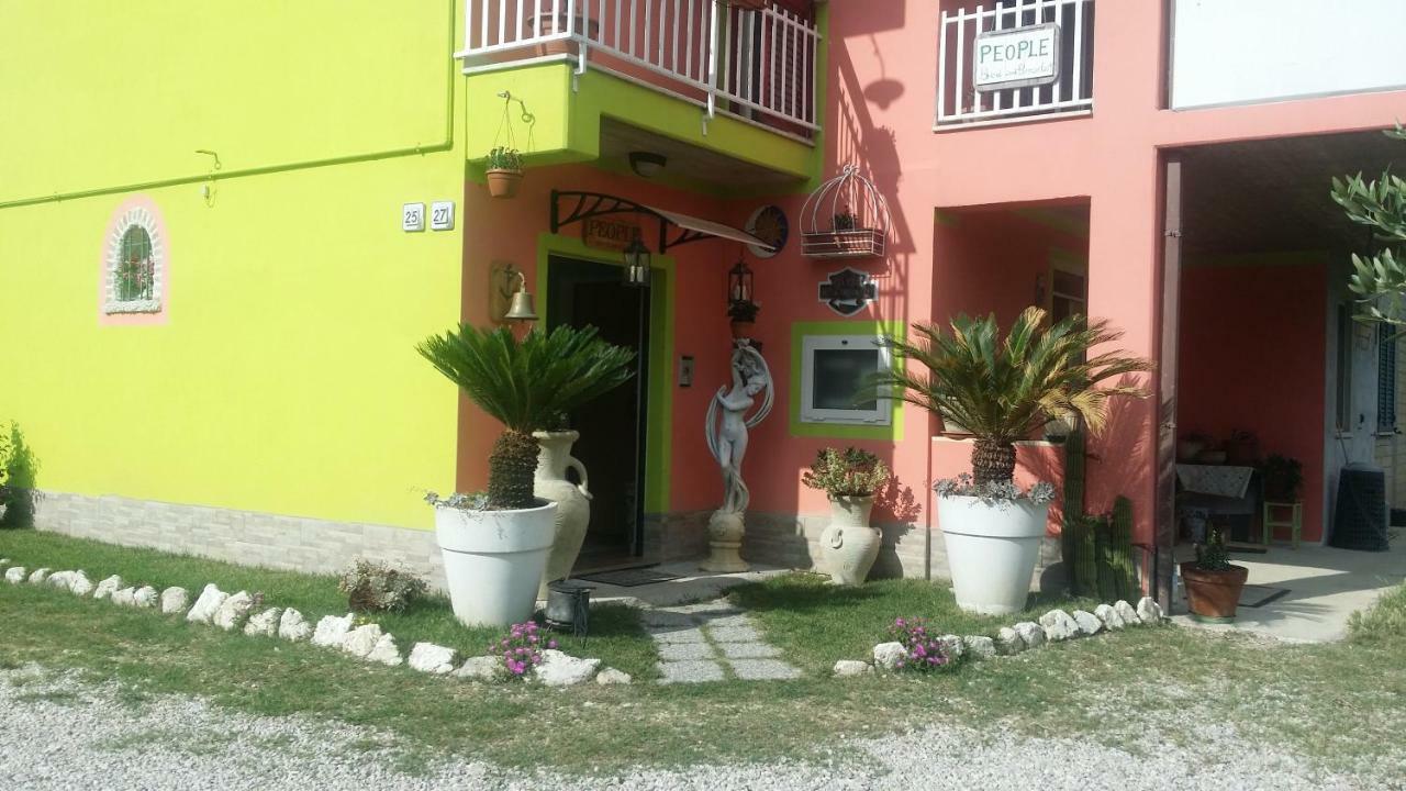 People Bed & Breakfast Castorano Eksteriør bilde